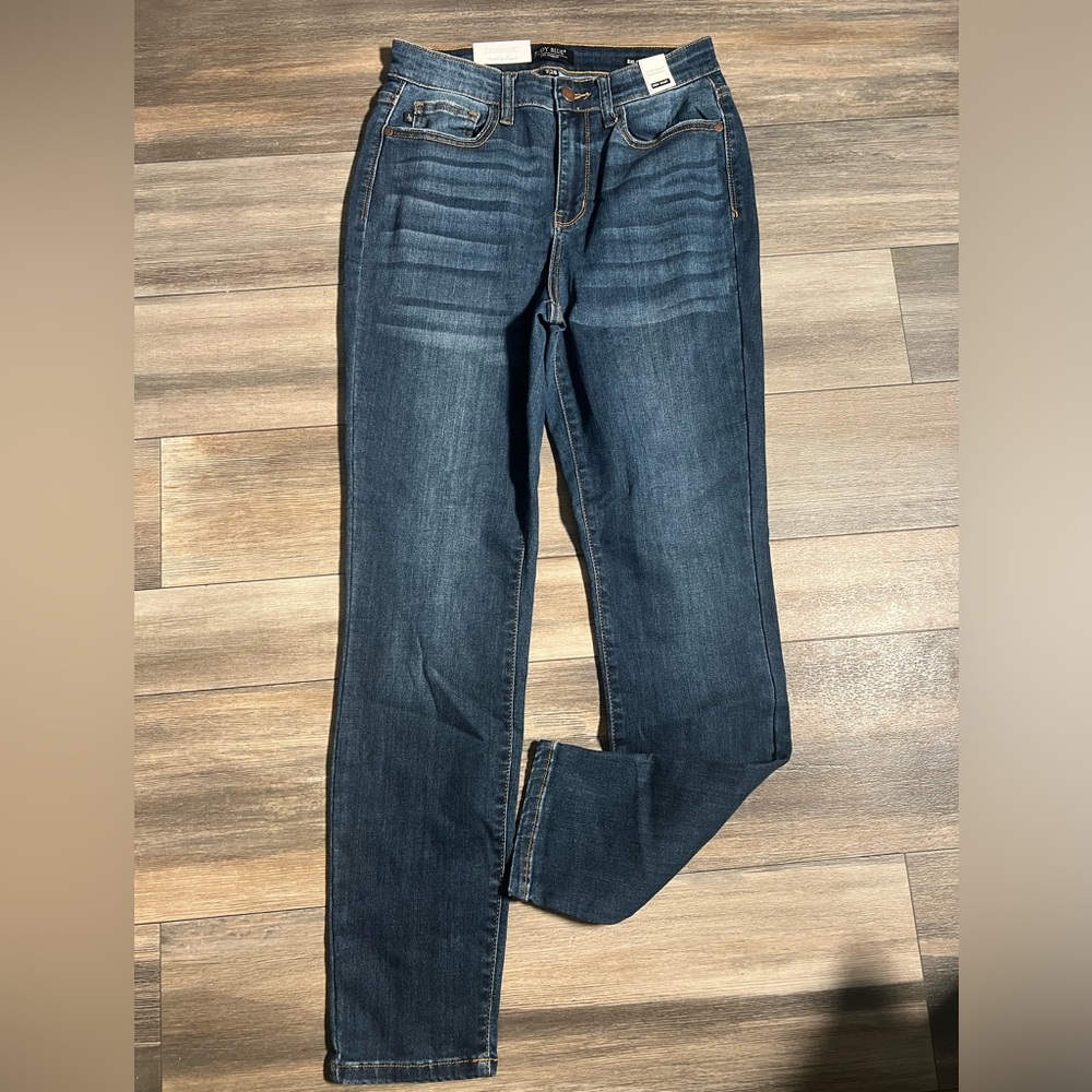 NWT Judy Blue Relaxed Fit High Waist Jeans-‎ 7/28